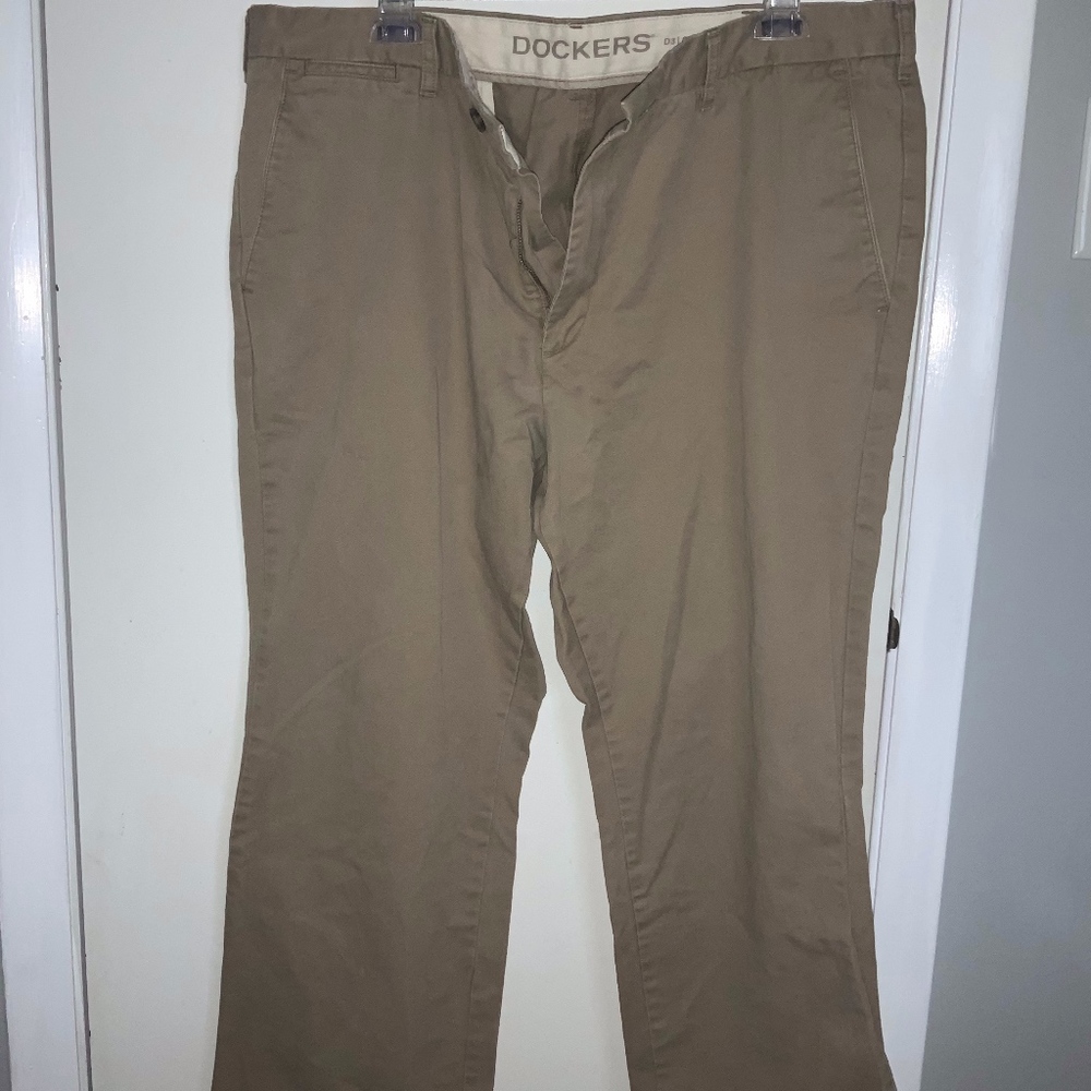 Dockers Classic Fit Khakis size 42" x 30"